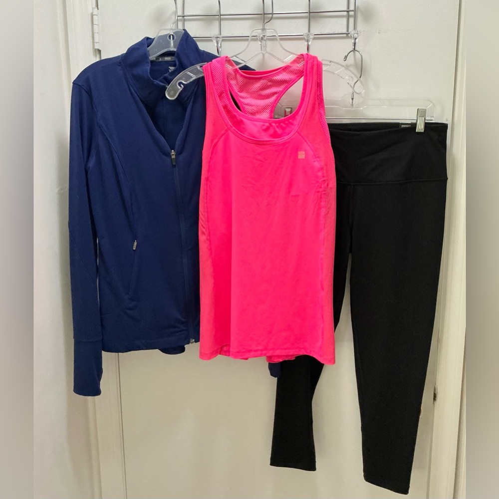 Victoria Secret 4 - Piece Workout Set - NWT Leggings!